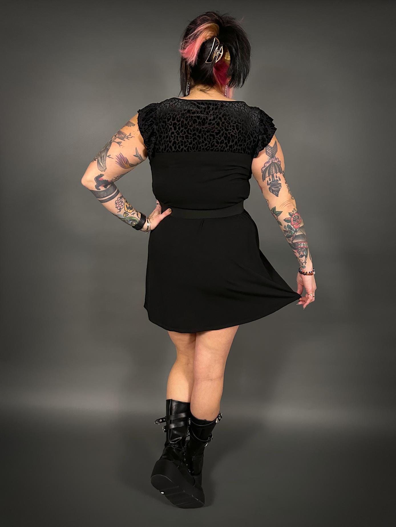 Outfit Set - Flutter Sleeve Animal Print Dress in Black & Double Ring Rope Design Corset Belt