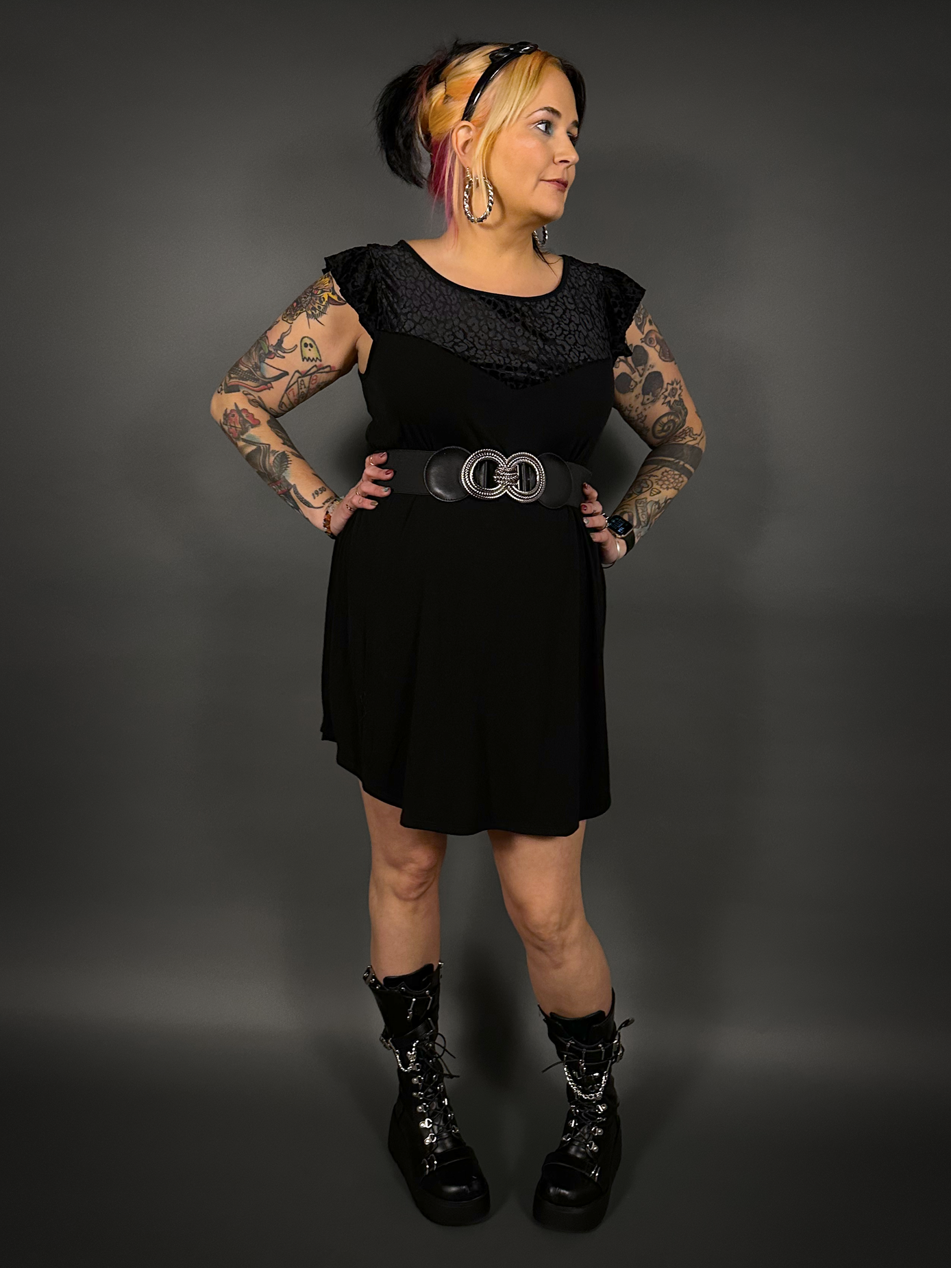 Outfit Set - Flutter Sleeve Animal Print Dress in Black & Double Ring Rope Design Corset Belt