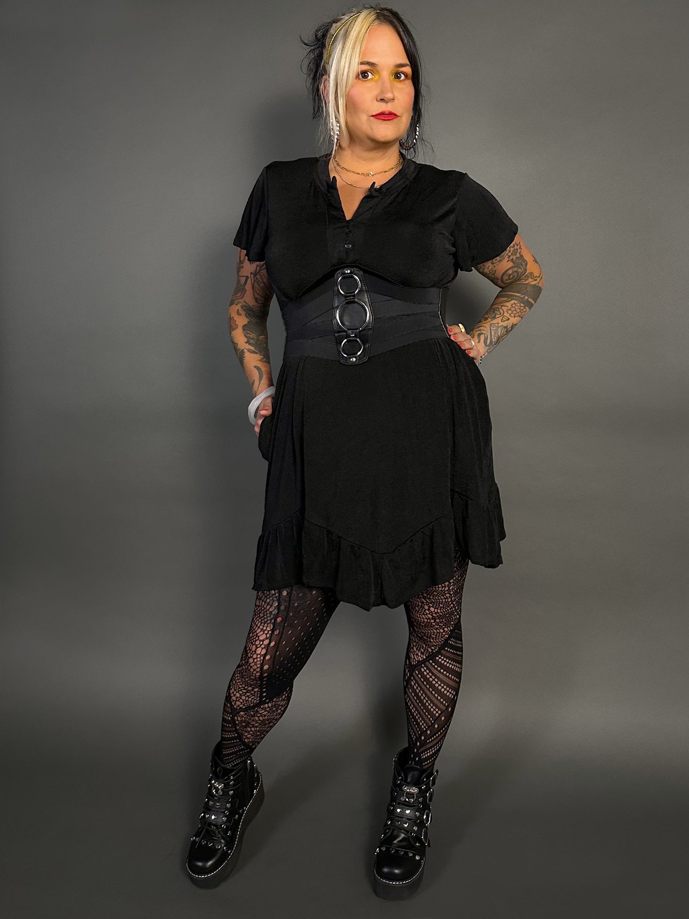 Outfit Set - Ruffled Flare Hem Babydoll Dress in Black & Three O-ring Front Corset Belt