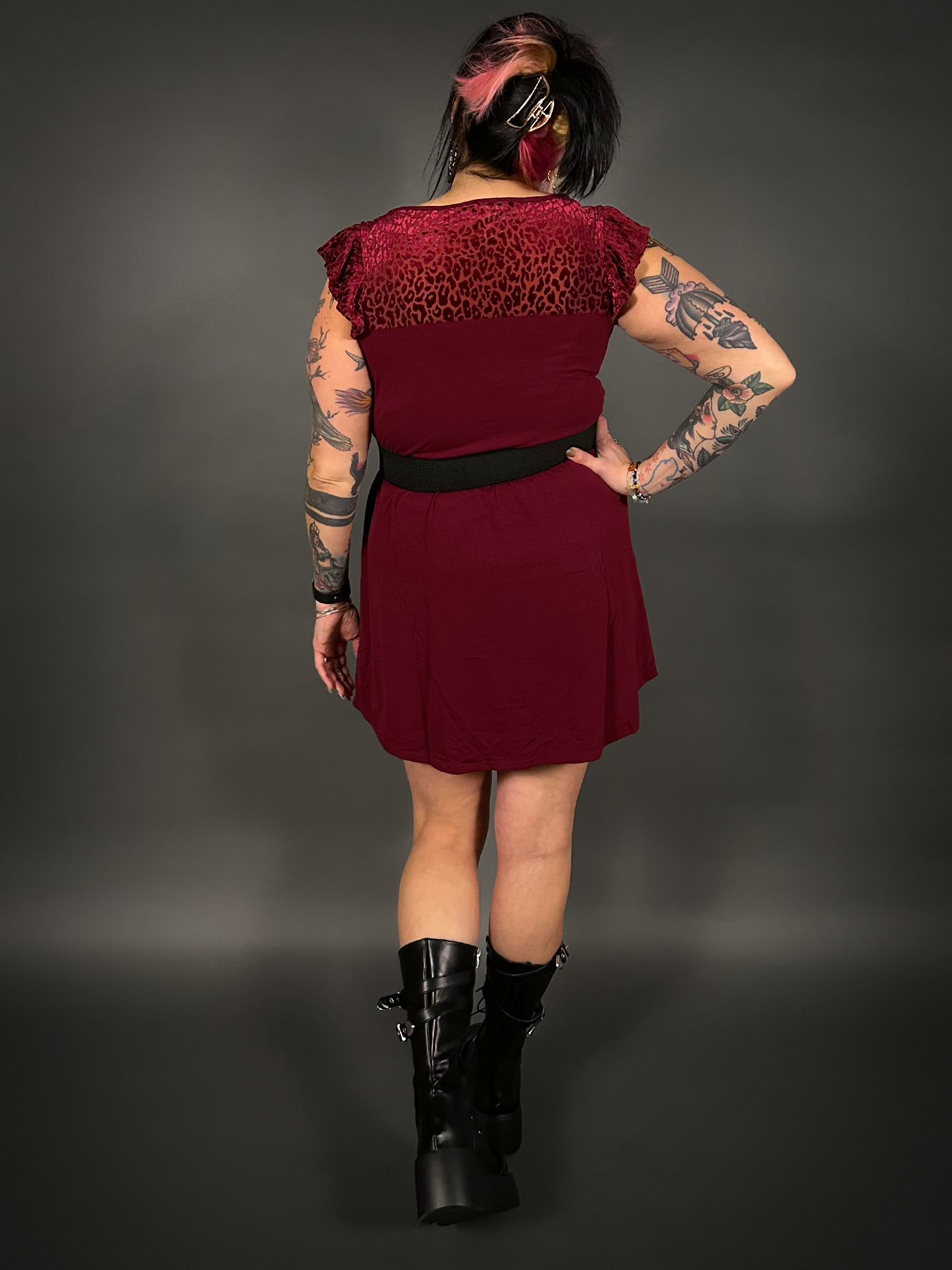 Outfit Set - Flutter Sleeve Animal Print Dress in Wine Red & Retro Style Textured Buckle Corset Belt