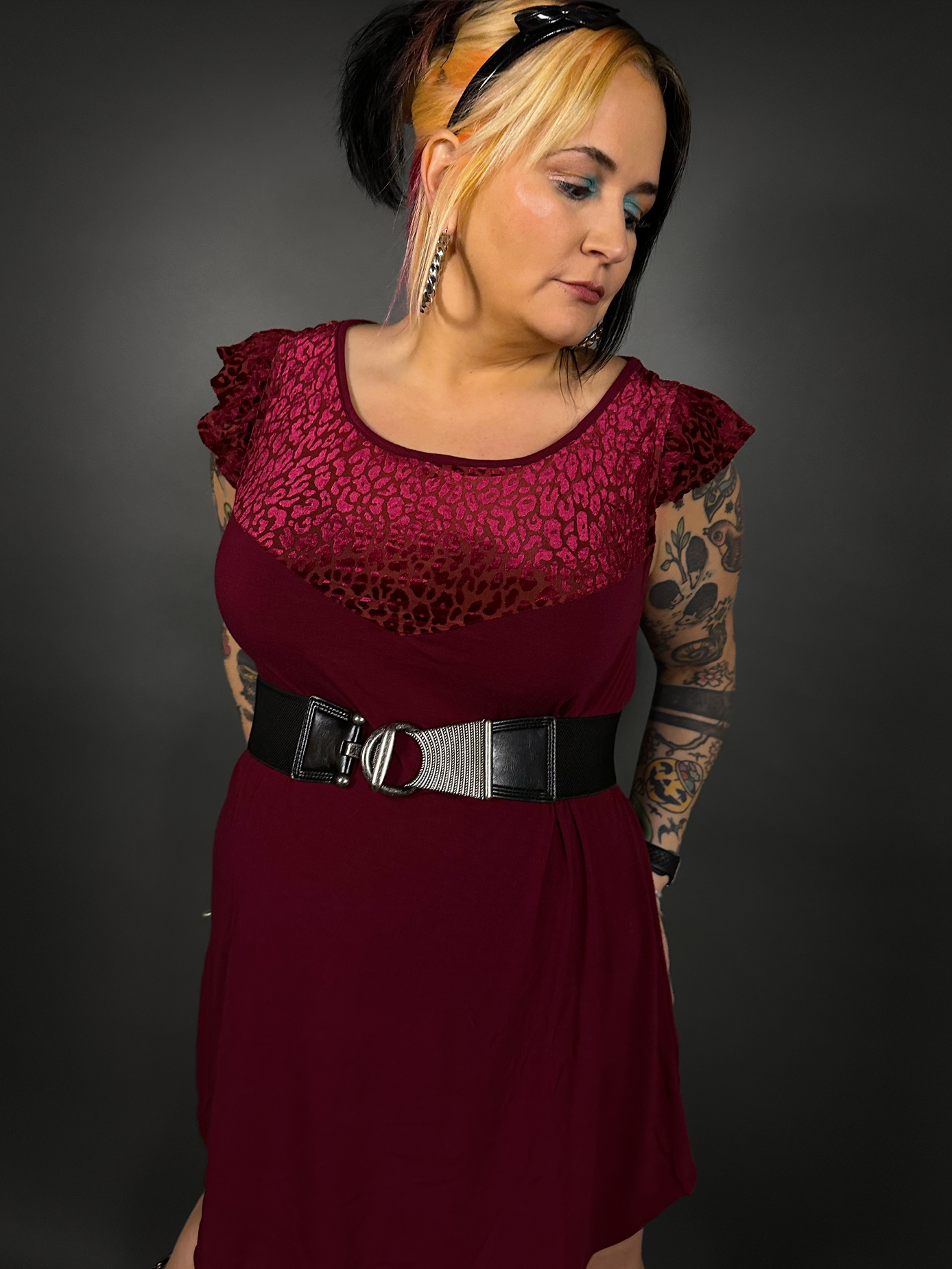 Outfit Set - Flutter Sleeve Animal Print Dress in Wine Red & Retro Style Textured Buckle Corset Belt