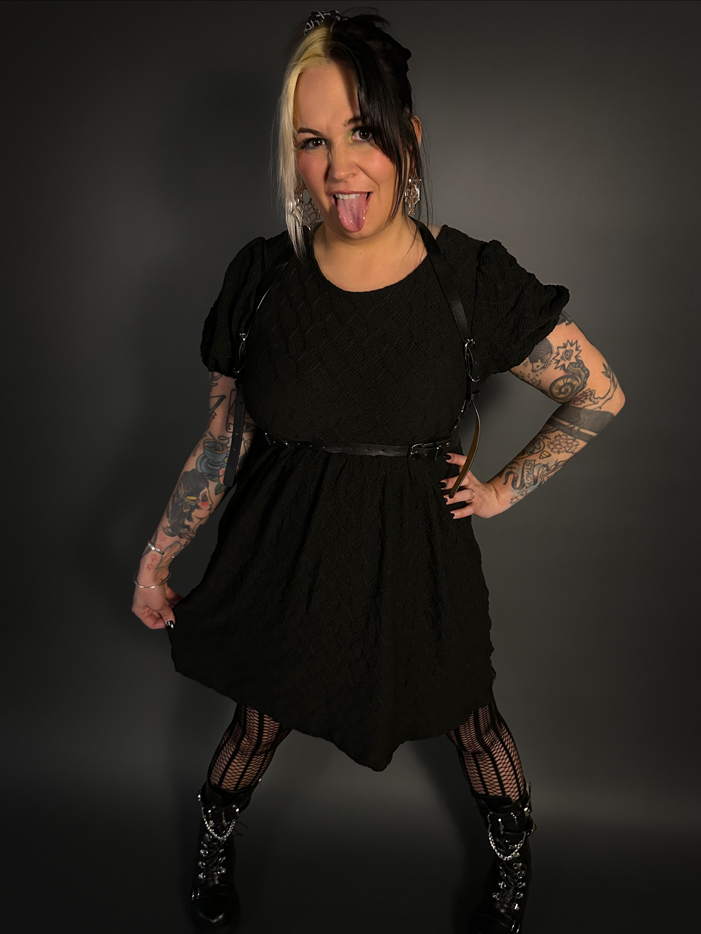 Outfit Set - Puff Sleeve Empire Waist Mini Dress with Pockets & Black Shoulder Harness Belt 1X (14/16) Dress / X-Large (Fits XL-3XL / 38"-47" Outfit Set - Puff Sleeve Empire Waist Mini Dress with Pockets & Black Shoulder Harness Belt 1X (14/16) Dress / X-Large (Fits XL-3XL / 38"-47"