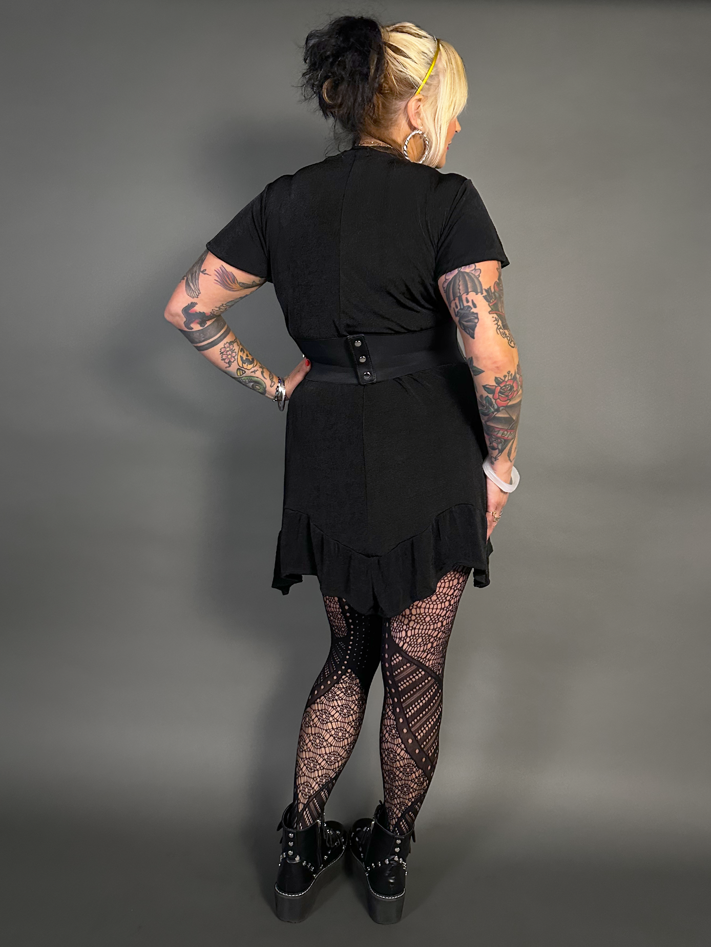 Outfit Set - Ruffled Flare Hem Babydoll Dress in Black & Three O-ring Front Corset Belt
