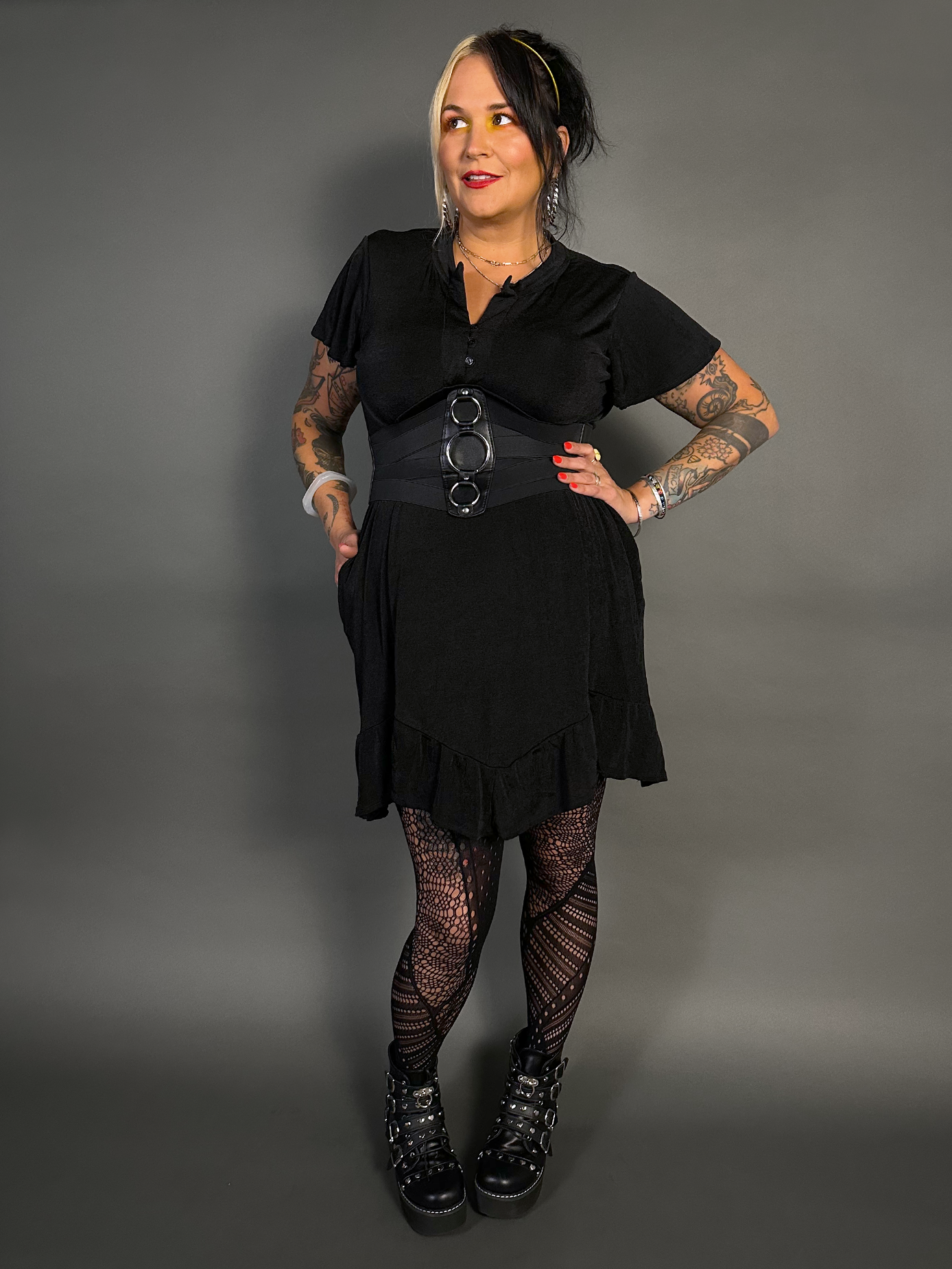 Outfit Set - Ruffled Flare Hem Babydoll Dress in Black & Three O-ring Front Corset Belt