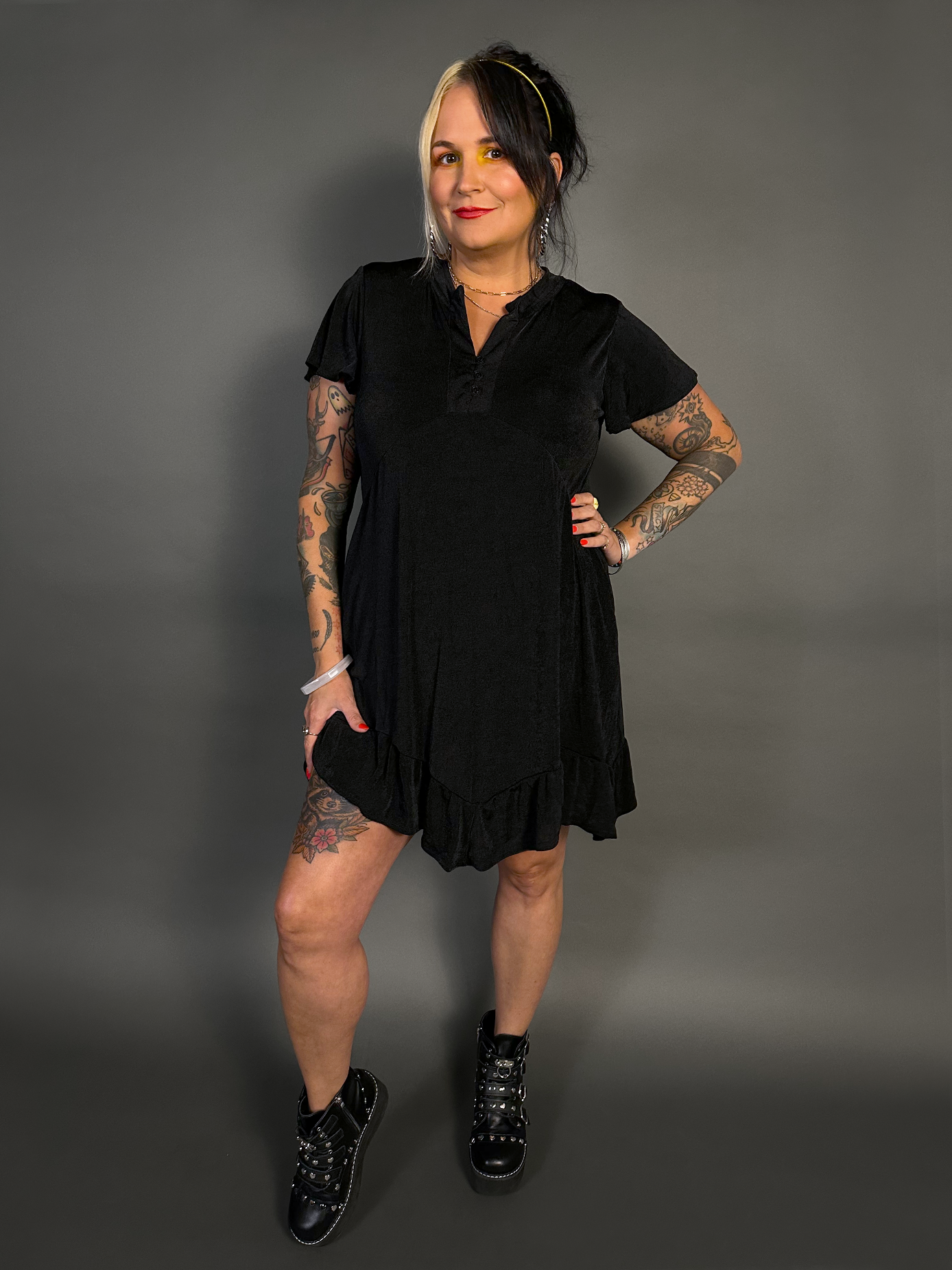 Ruffled Flare Hem Button Collar Babydoll Dress with Pockets in Black