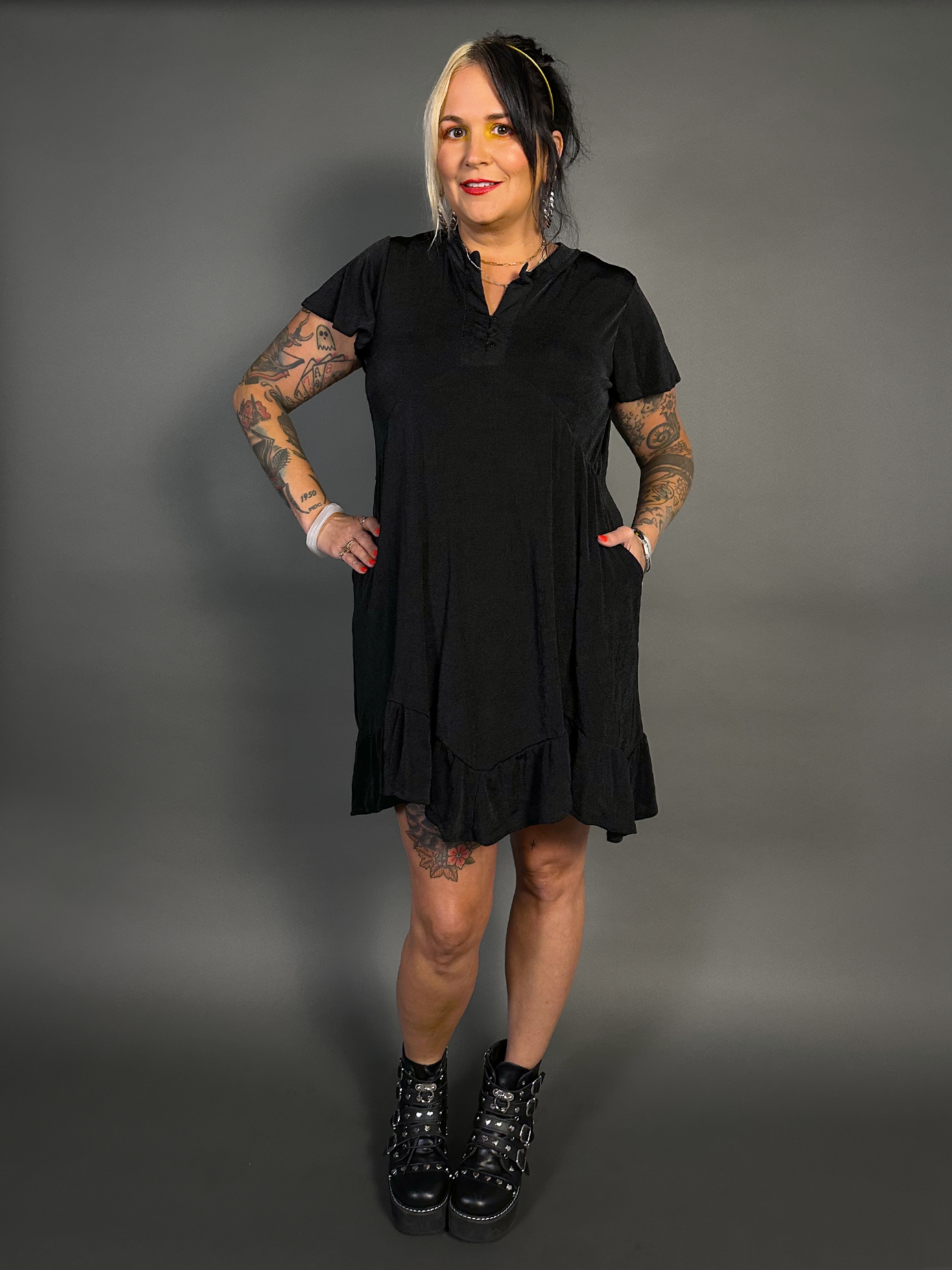 Ruffled Flare Hem Button Collar Babydoll Dress with Pockets in Black