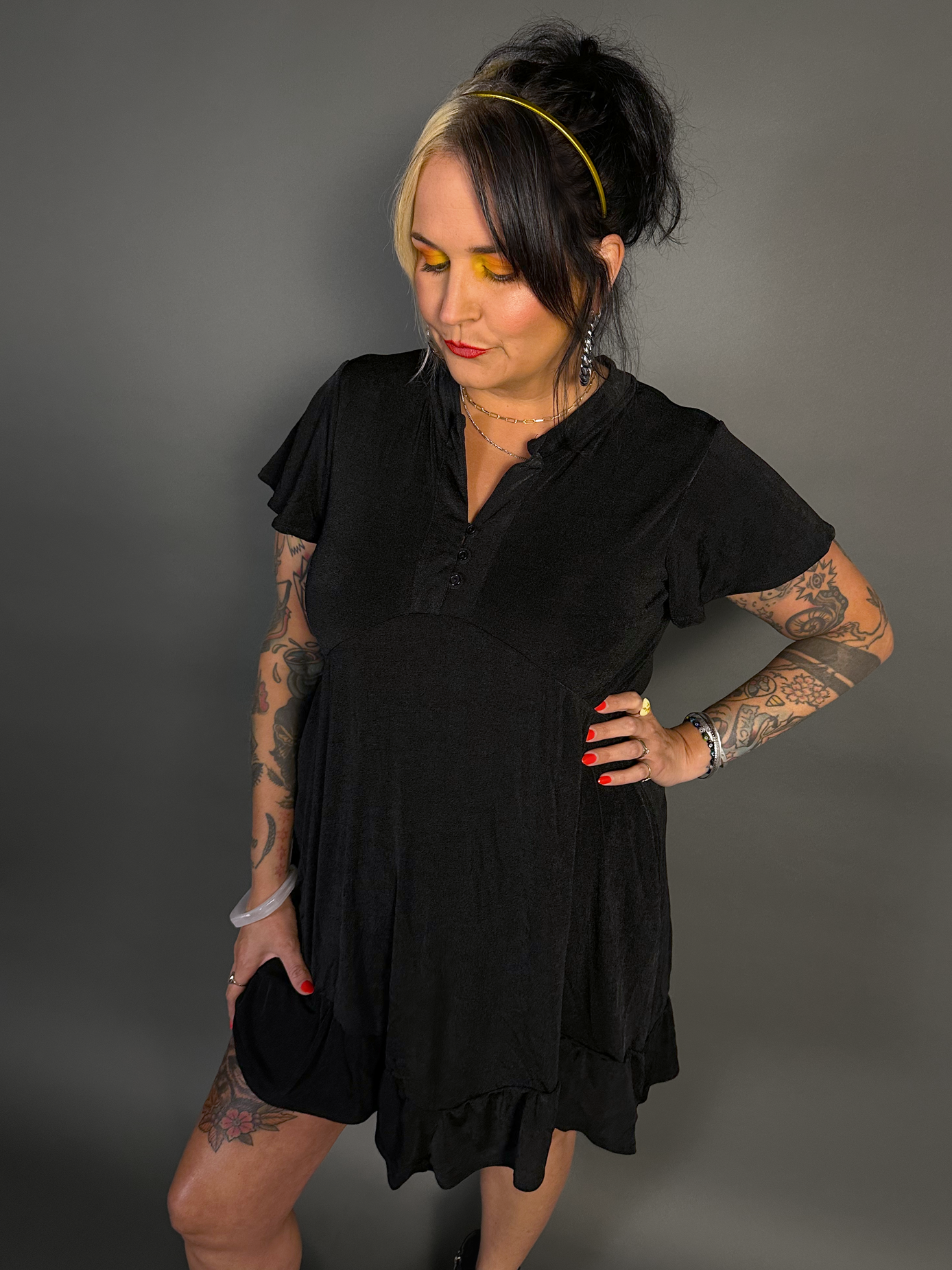 Ruffled Flare Hem Button Collar Babydoll Dress with Pockets in Black