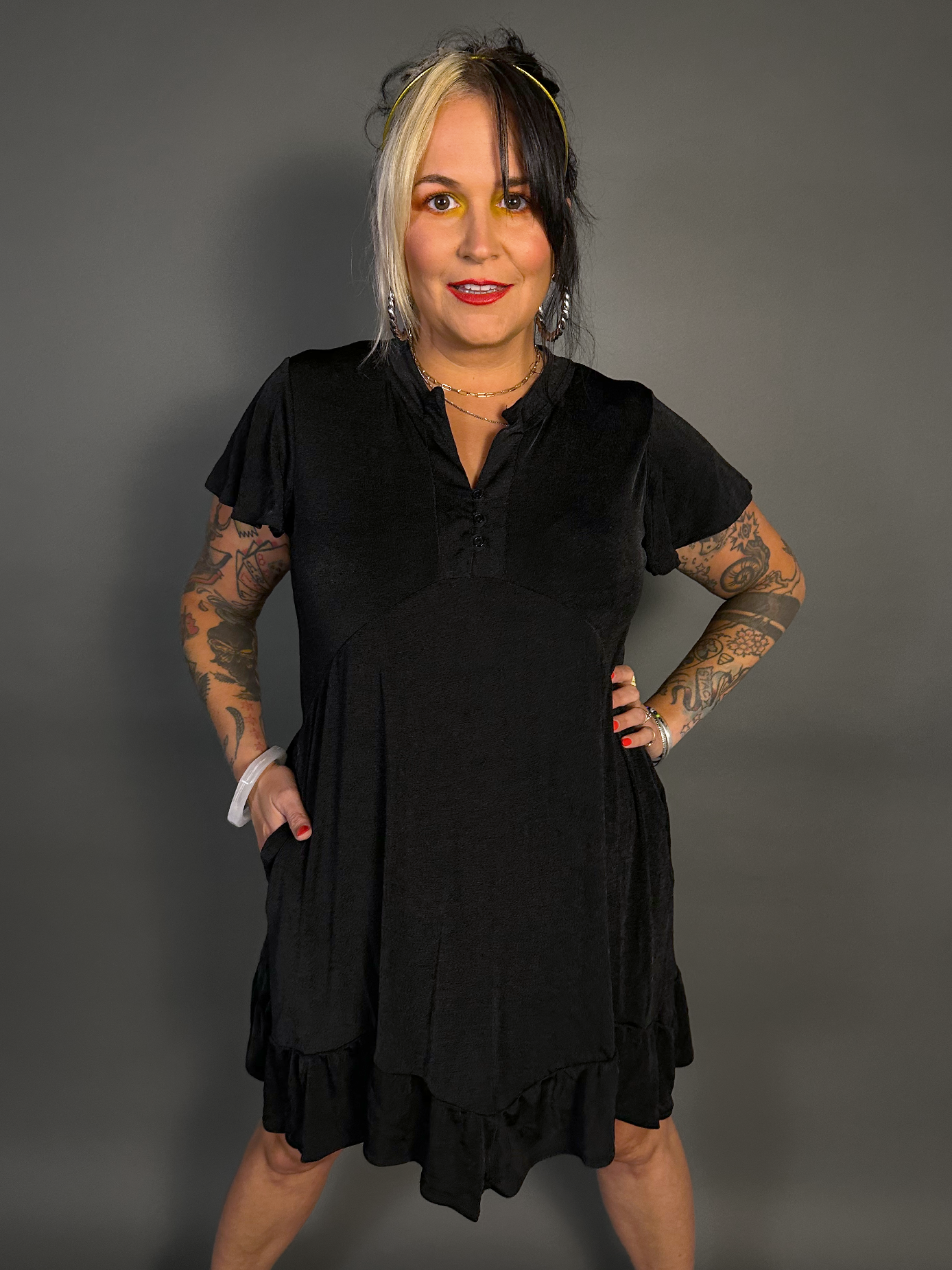 Ruffled Flare Hem Button Collar Babydoll Dress with Pockets in Black