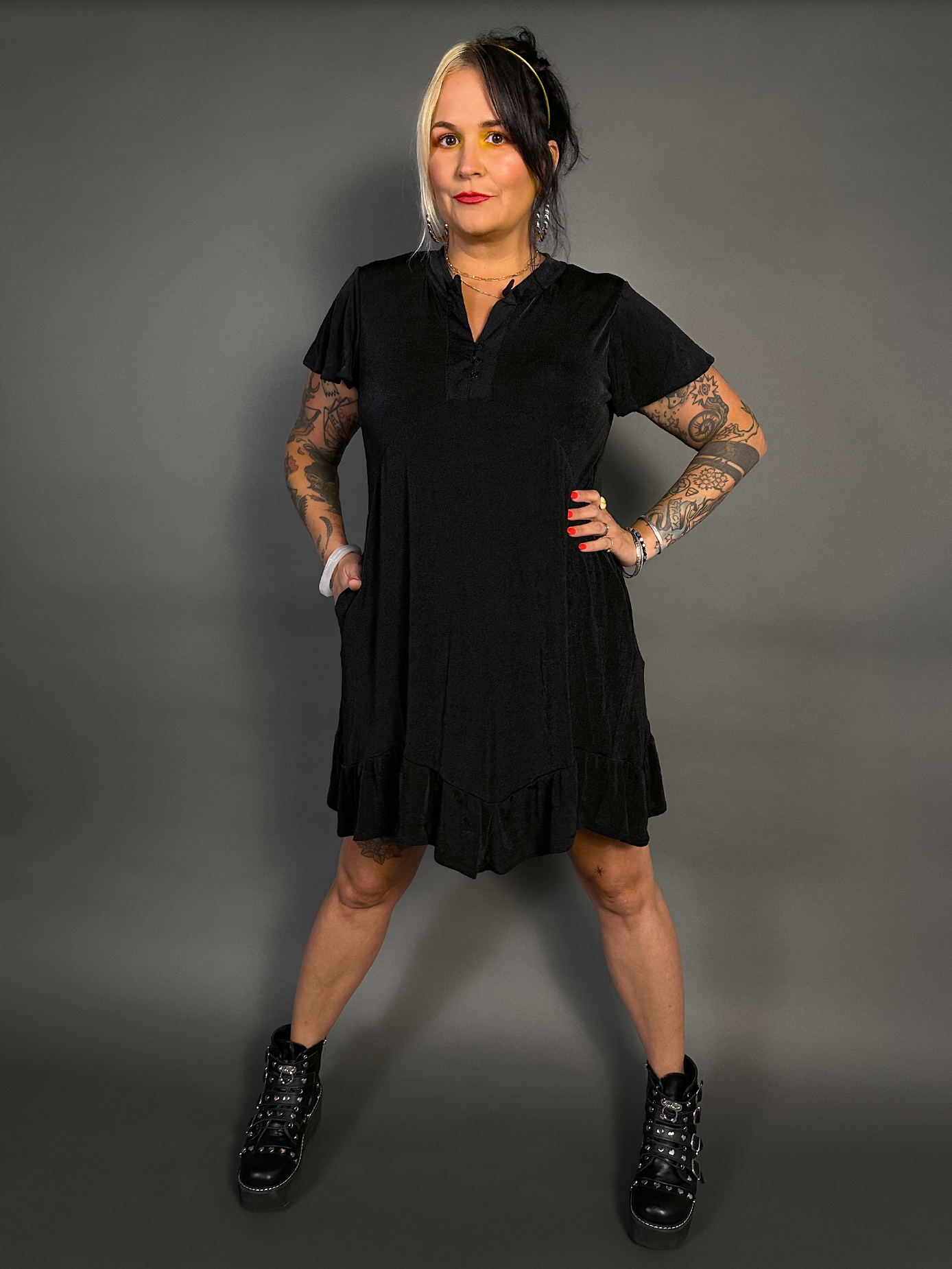 Ruffled Flare Hem Button Collar Babydoll Dress with Pockets in Black