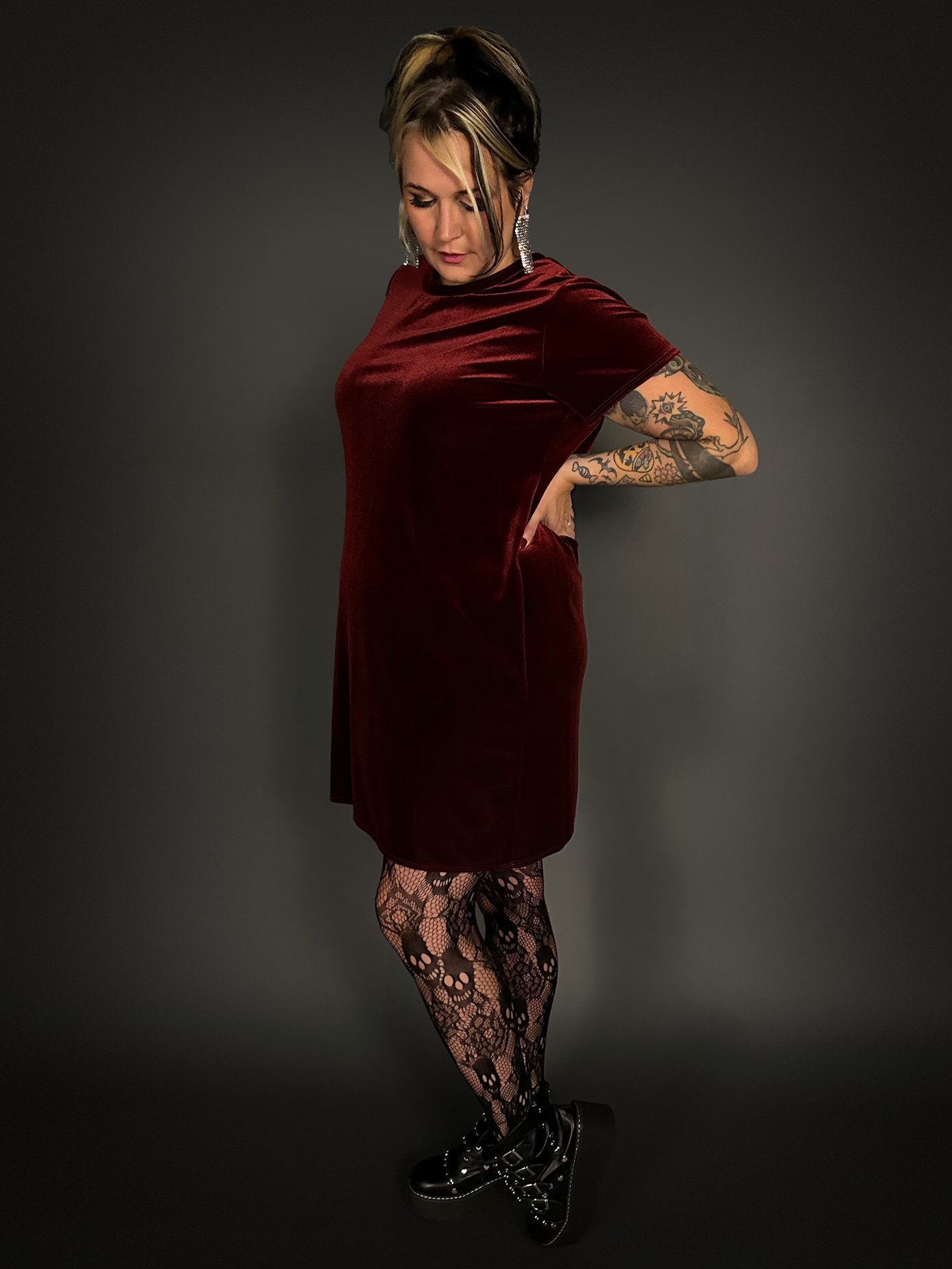 Velvet Crew Neck Short Sleeve Goth Dress in Burgundy